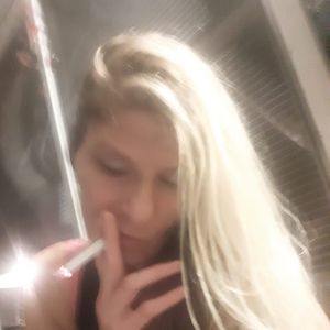 Meet your Posher, Dee j